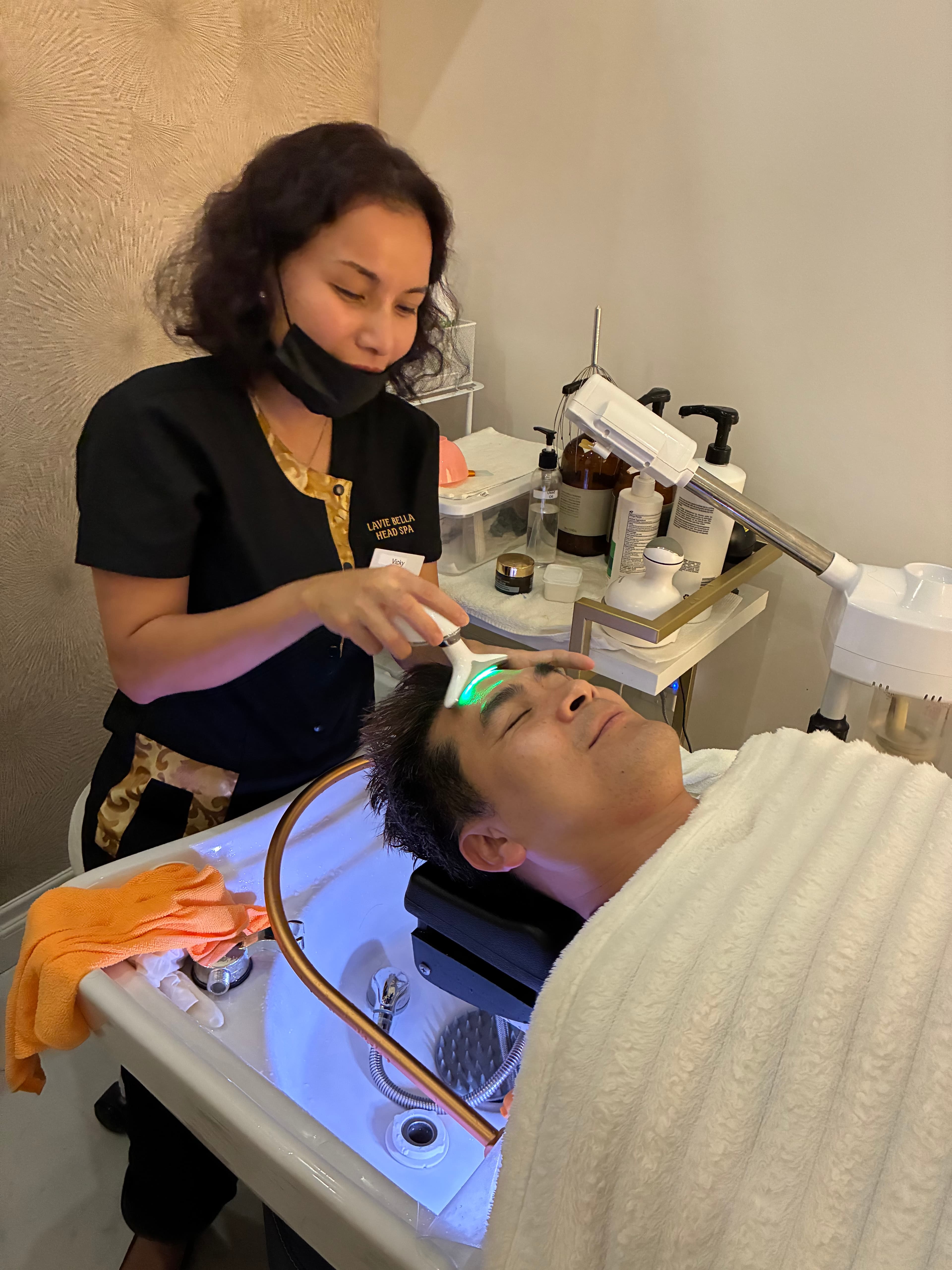 Male guest receiving a face massage during his head spa treatment